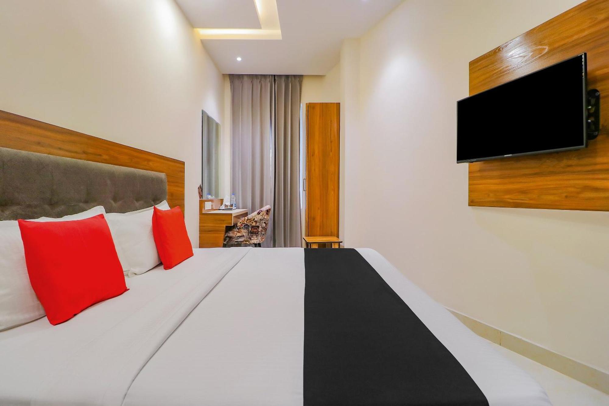 Capital O Western Galaxy Amritsar Exterior foto